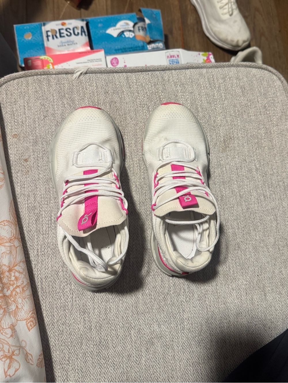 On-Cloud Women’s Running Shoes Size 6